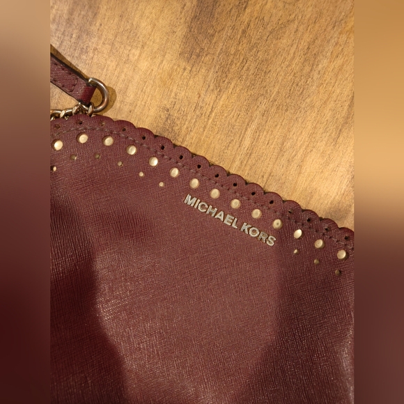 Michael Kors Cindy Dome Scalloped Edge Crossbody Burgundy Plum Bag - Picture 2 of 6